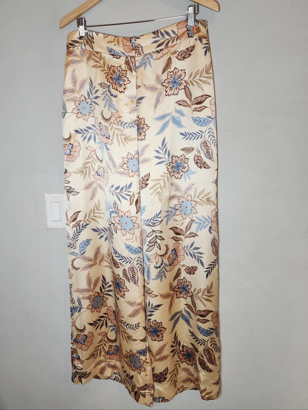 House Of Halow Wide Leg Satin Pants Stretch Waist Cream Pink Blue Floral Size L